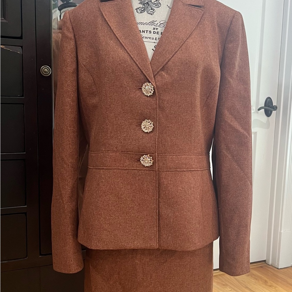 Elegant Brown Women's Blazer
